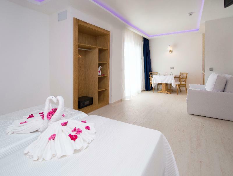 My Way Luxury Ibiza Hotel Playa d'en Bossa Bagian luar foto